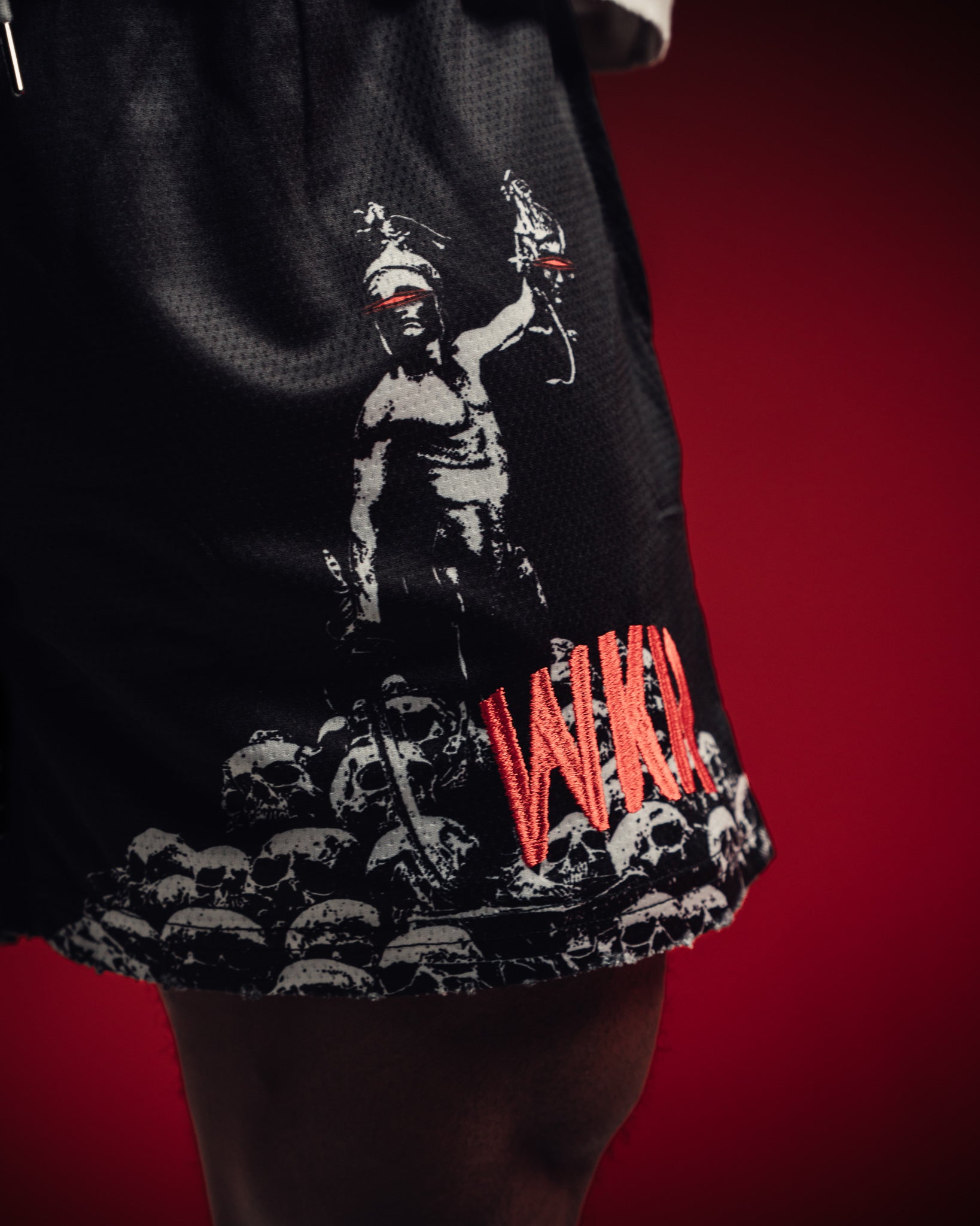 Black WKR Statue Skull Short - NQ